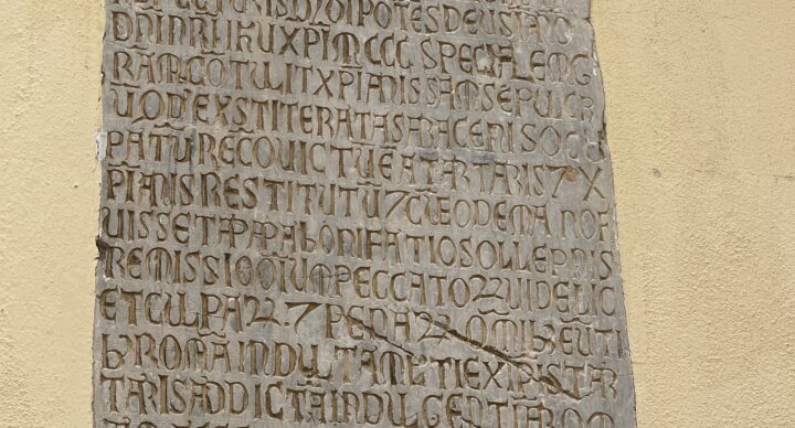 The Florentine Couple Who Went to Rome in 1300 and Carved the Story Into Their House